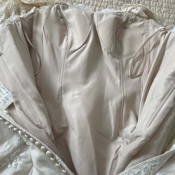 Champagne wedding dress size 8 but it’s more like size 4-6 - Picture 4 of 6